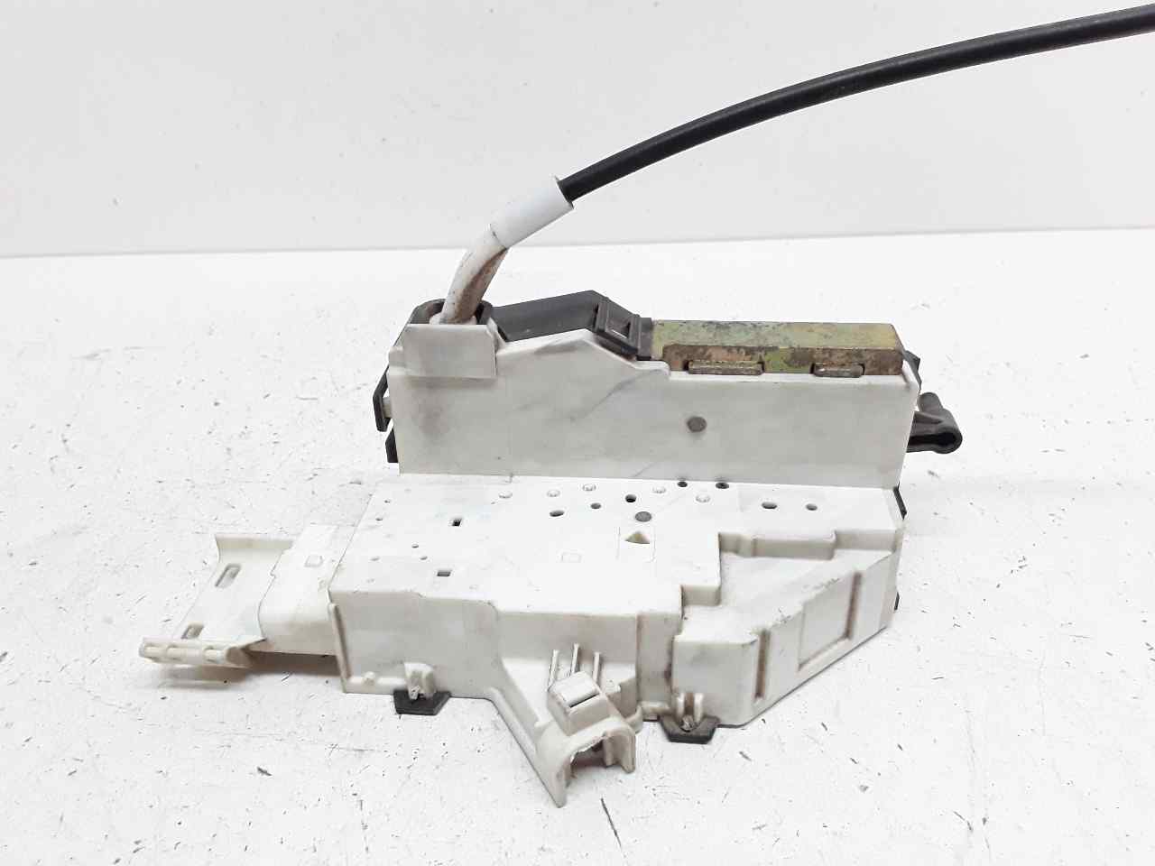 Cerradura puerta delantera derecha