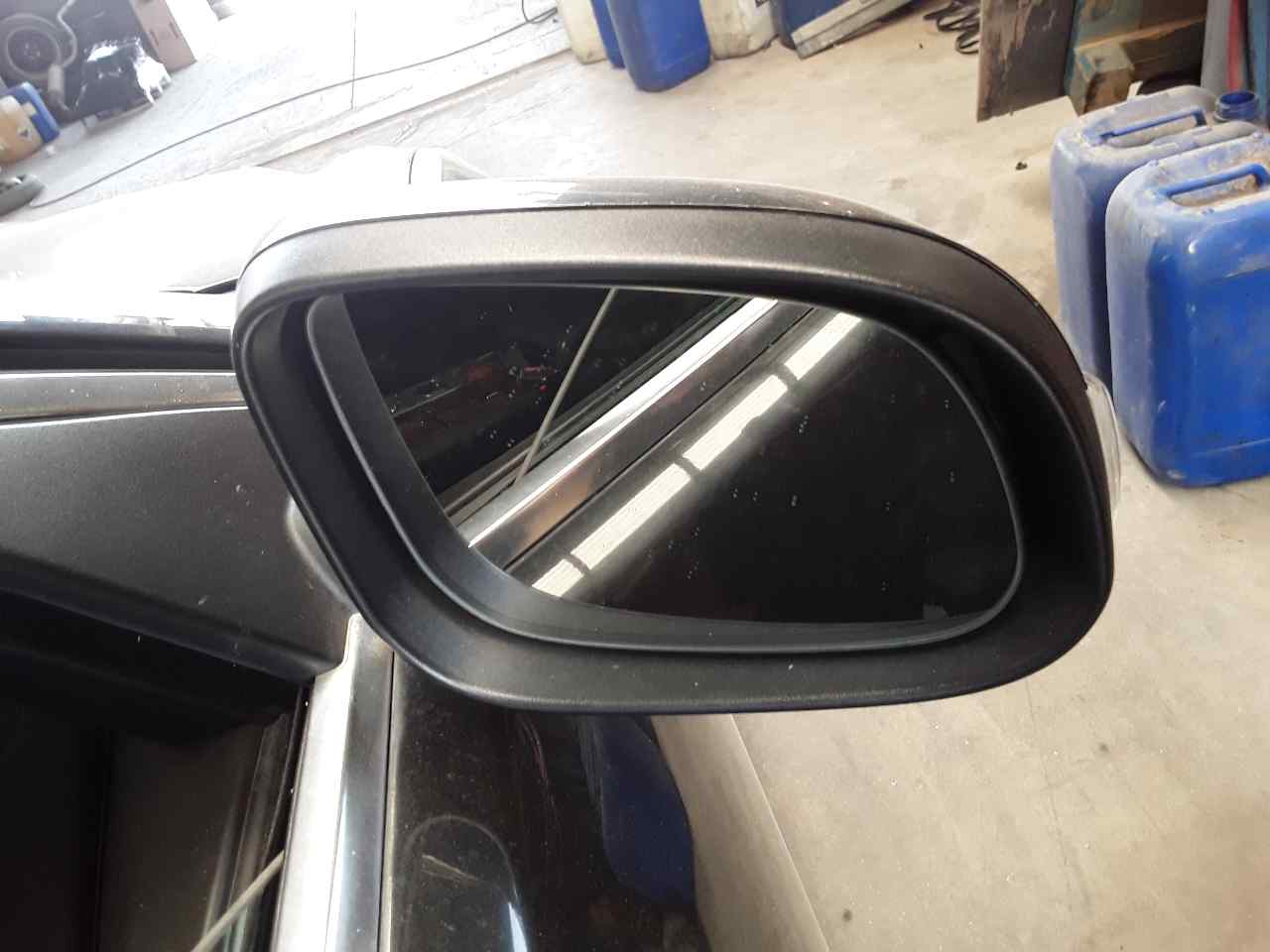 Retrovisor derecho, foto 1 de 4