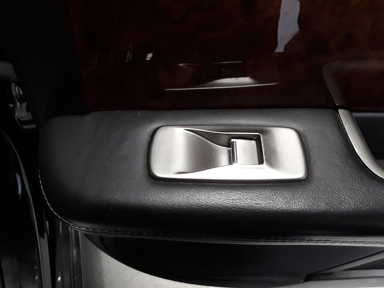 Rear right window switch, photo 1 of 5