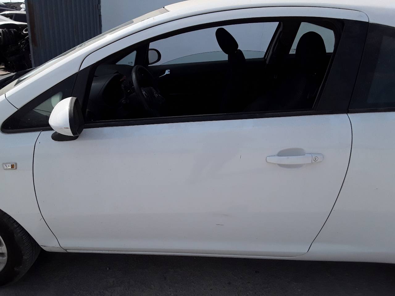Puerta delantera izquierda, foto 1 de 1