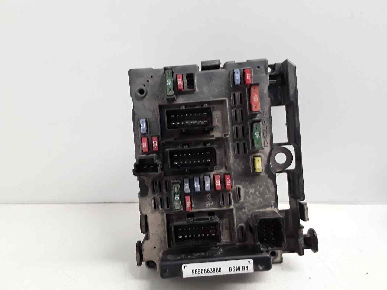 Caja reles / fusibles