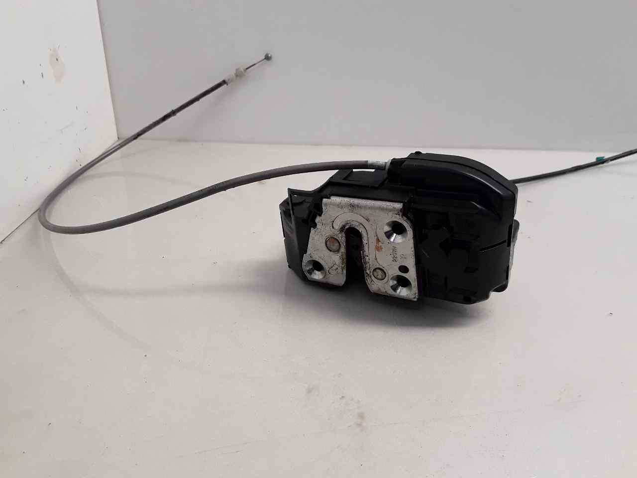 Cerradura puerta trasera derecha