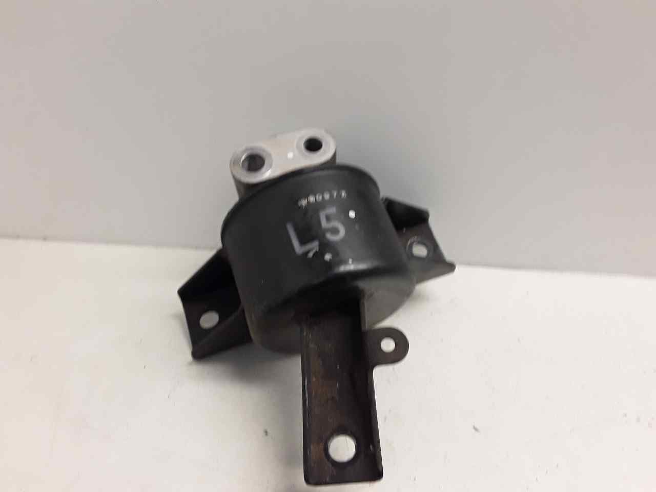 Soporte motor derecho