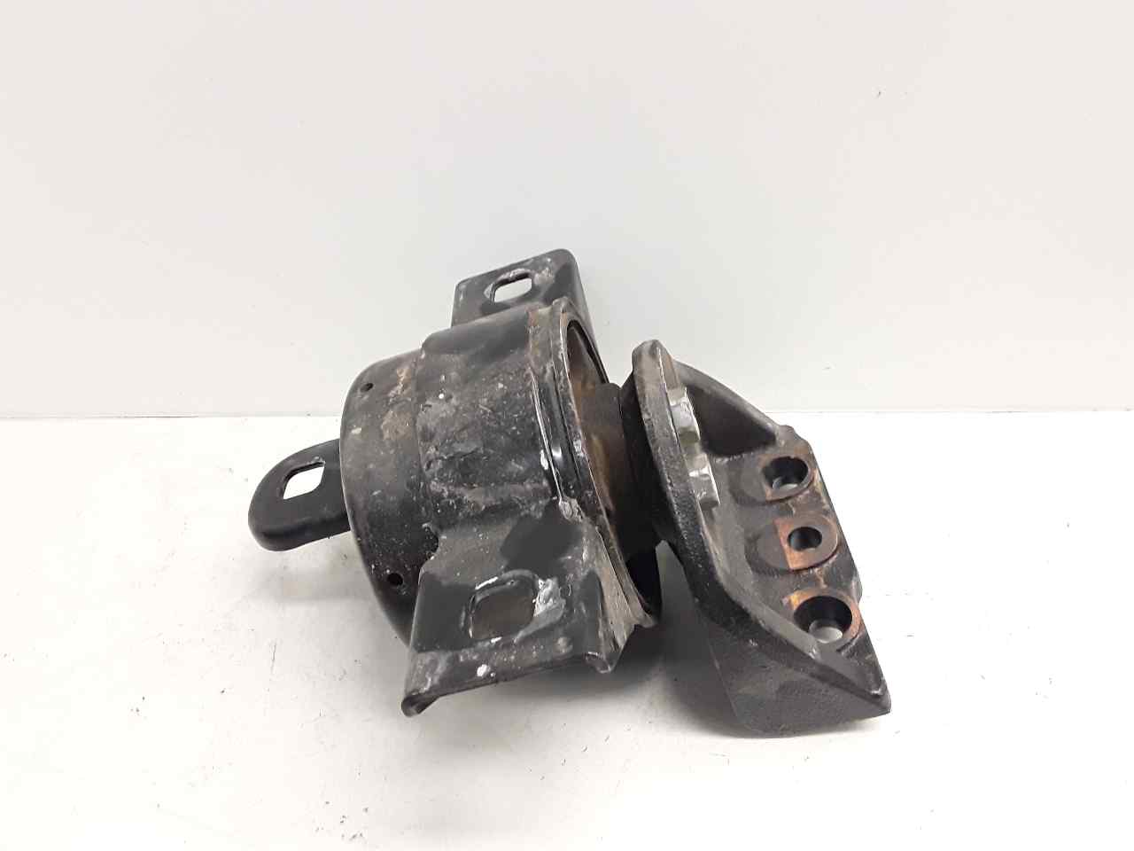 Soporte motor izquierdo