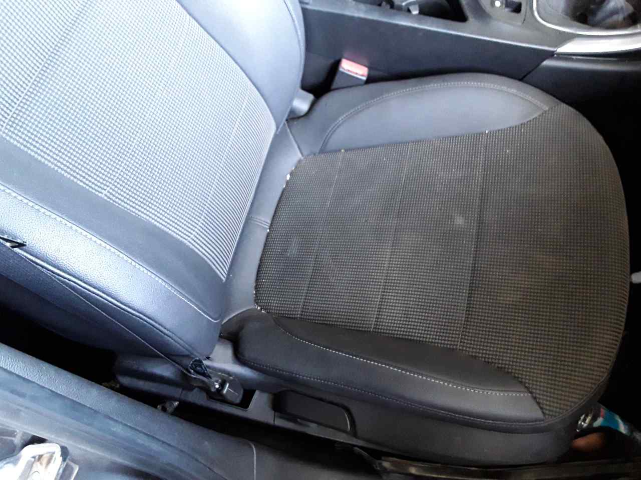 Asiento delantero derecho