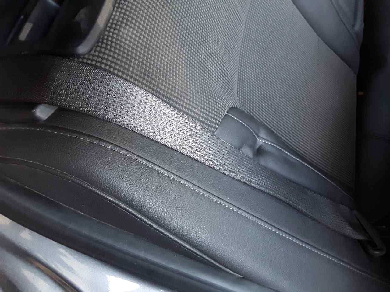 Rear right seat belt, photo 1 of 1