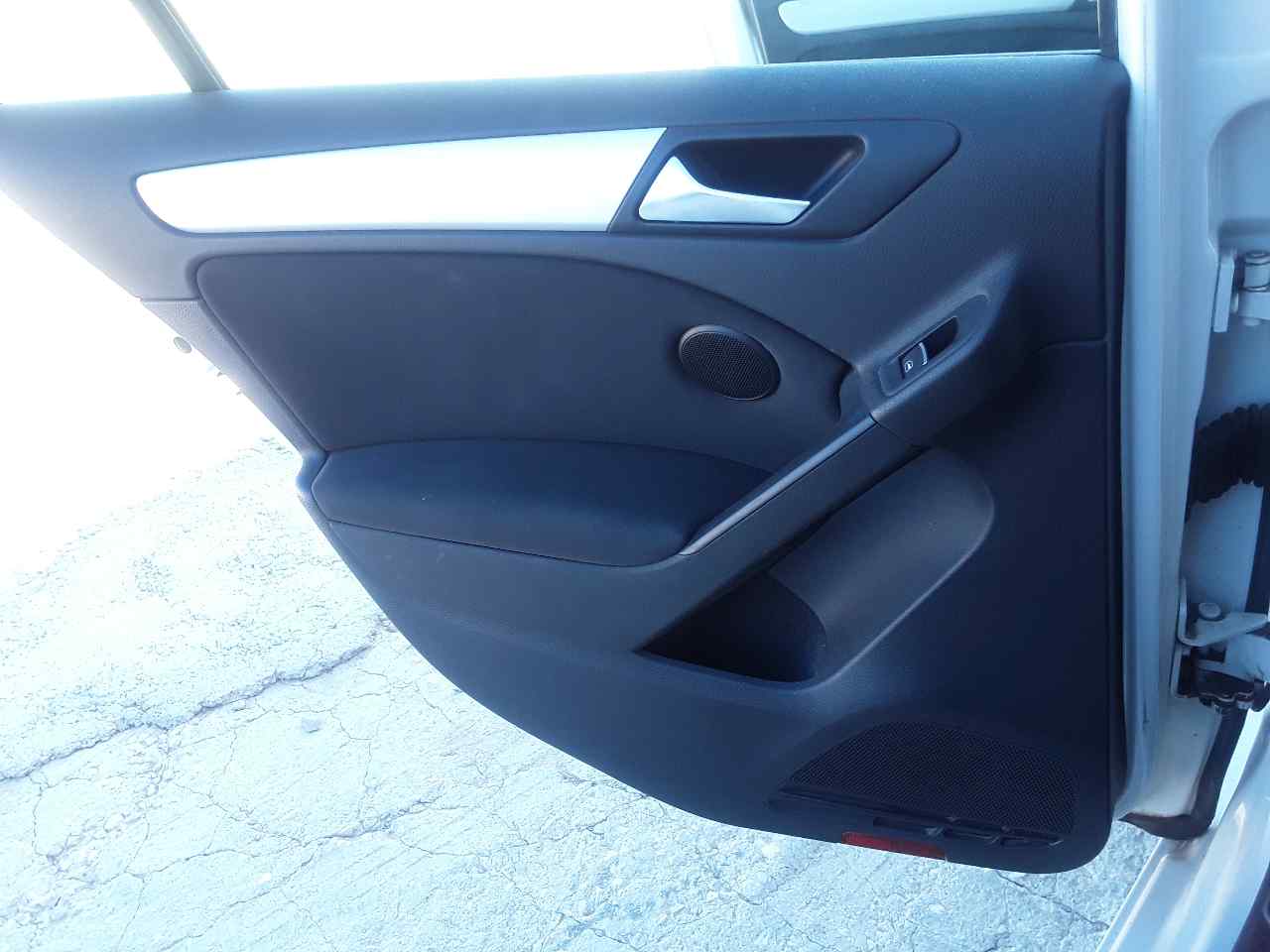 Guarnecido puerta trasera izquierda, foto 1 de 1