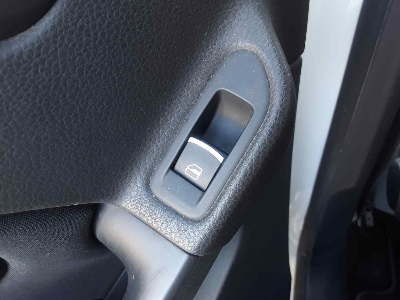 Rear left window switch, photo 1 of 1