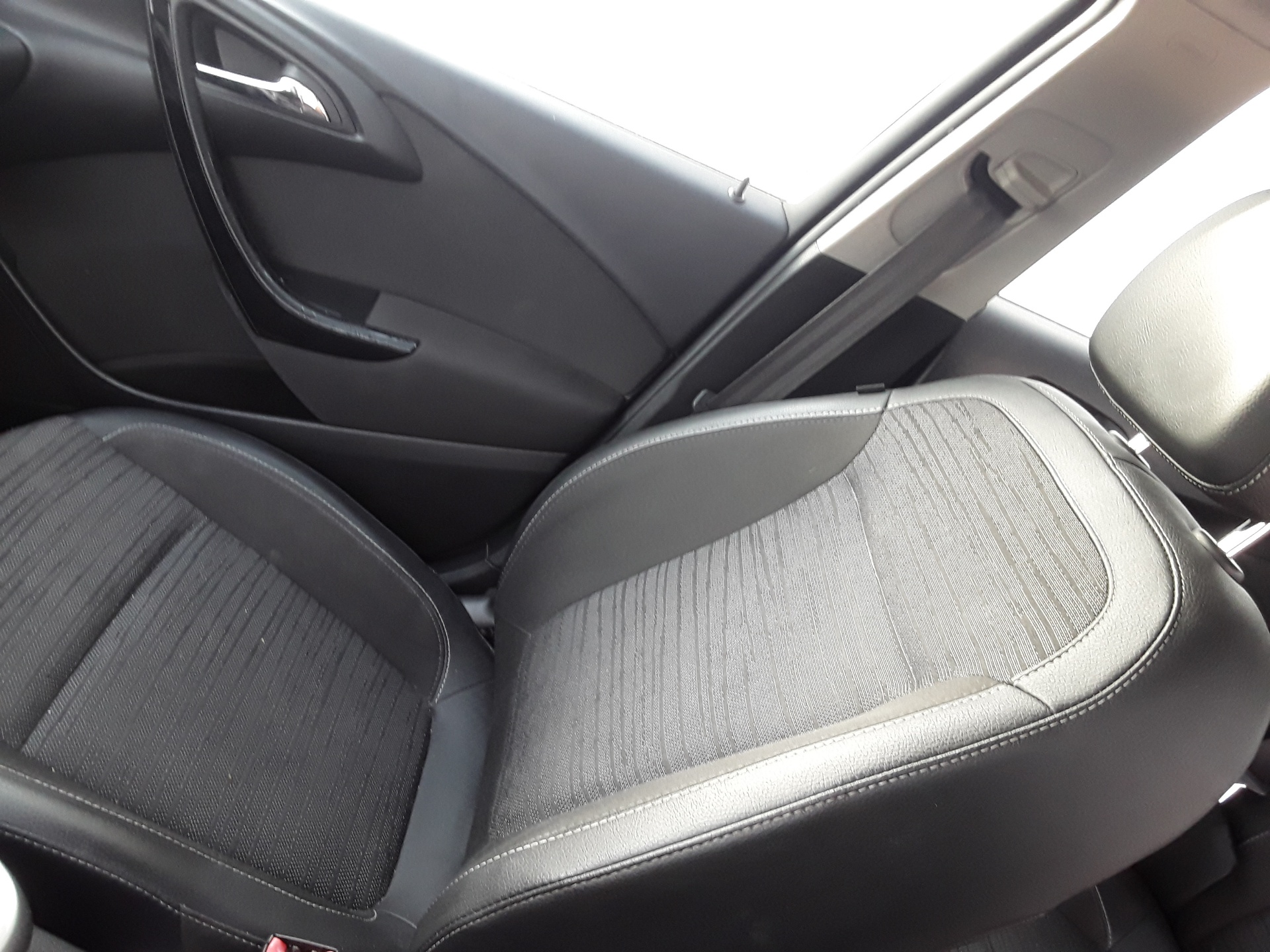 Asiento delantero derecho, foto 1 de 3