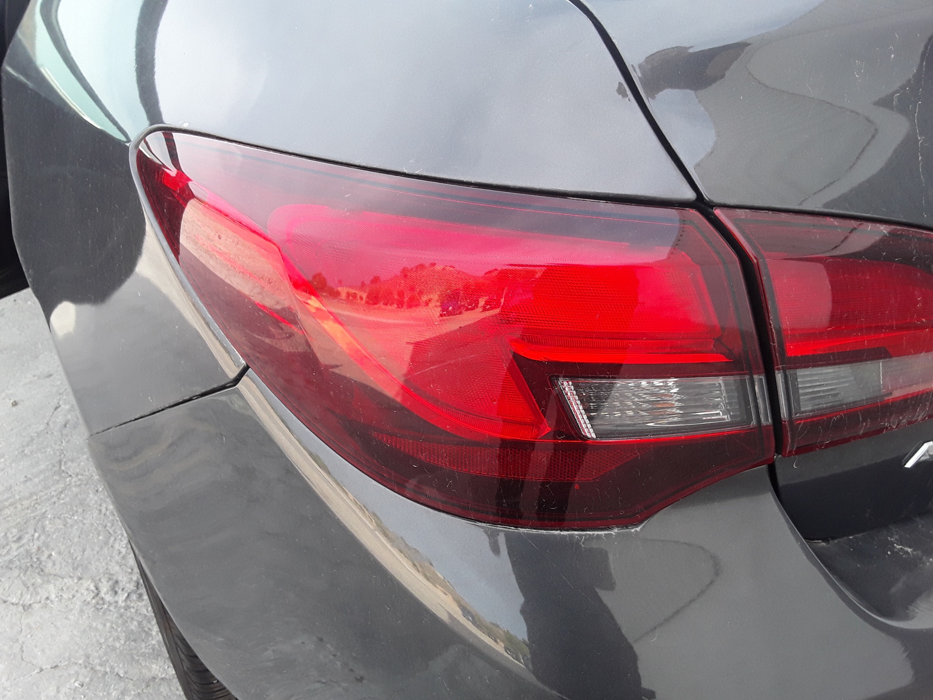 Left rear light, photo 1 of 1