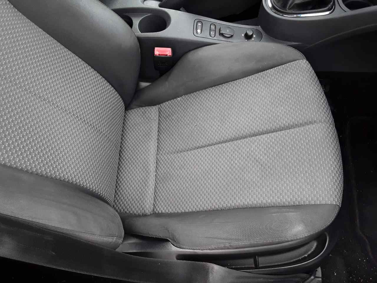 Asiento delantero derecho, foto 1 de 2