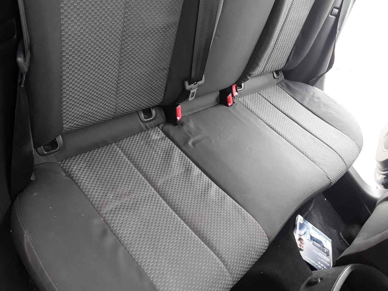 Rear seats, photo 1 of 2