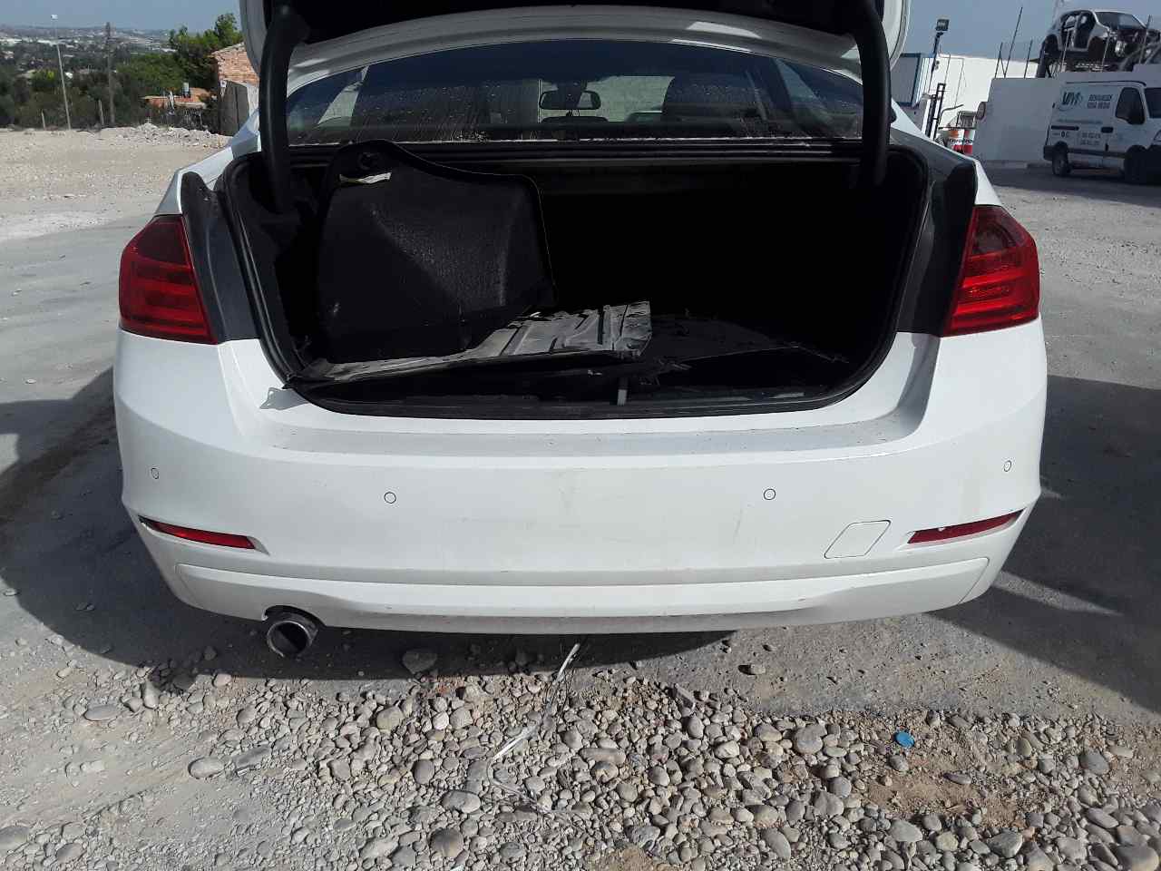 Paragolpes trasero, foto 1 de 3