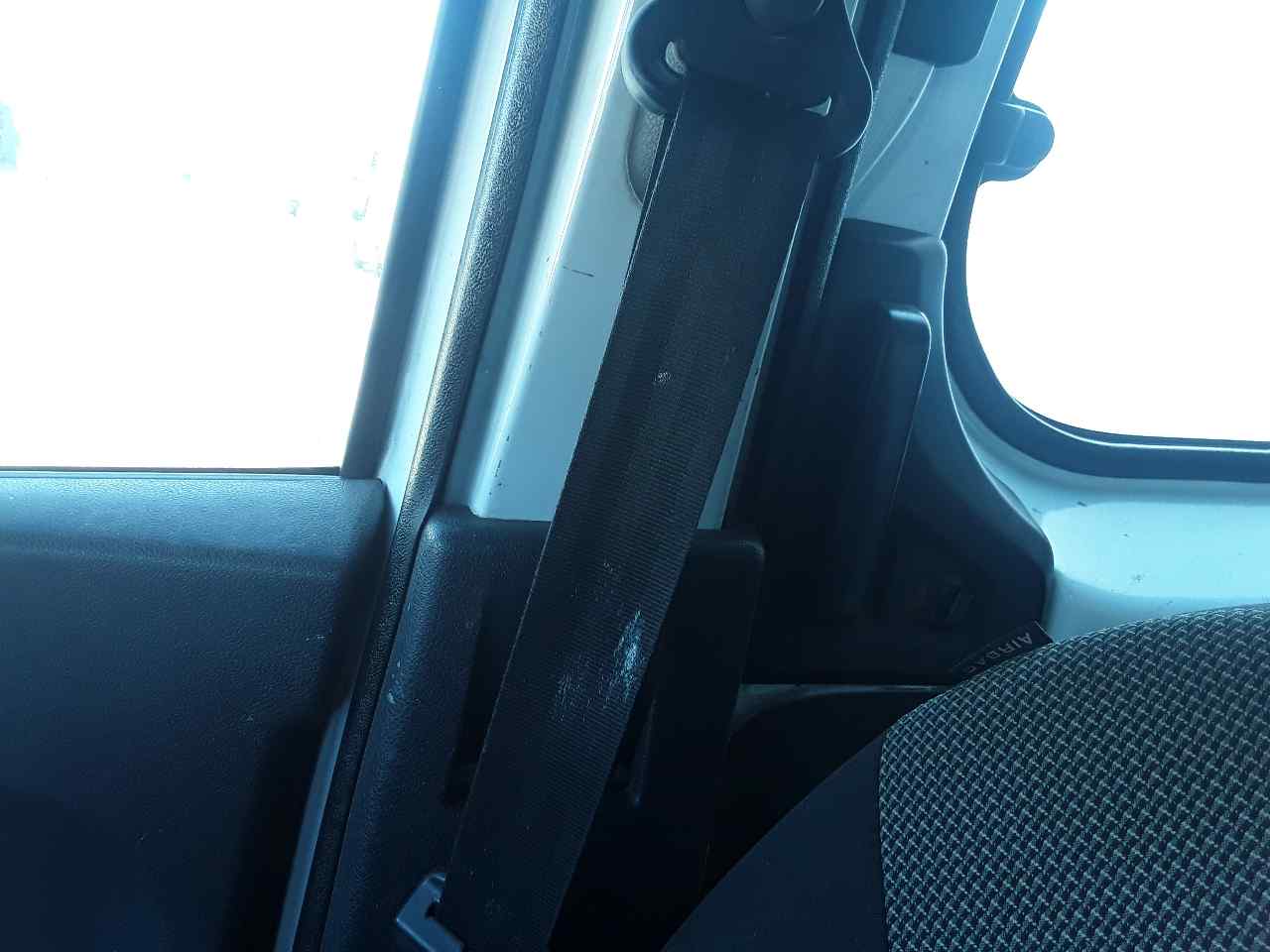 Cinturon seguridad delantero derecho