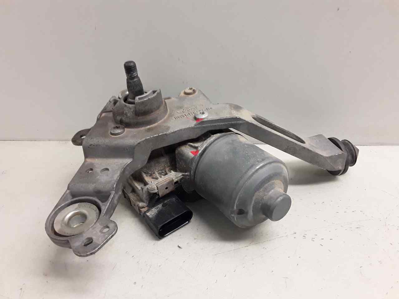 Motor limpia delantero