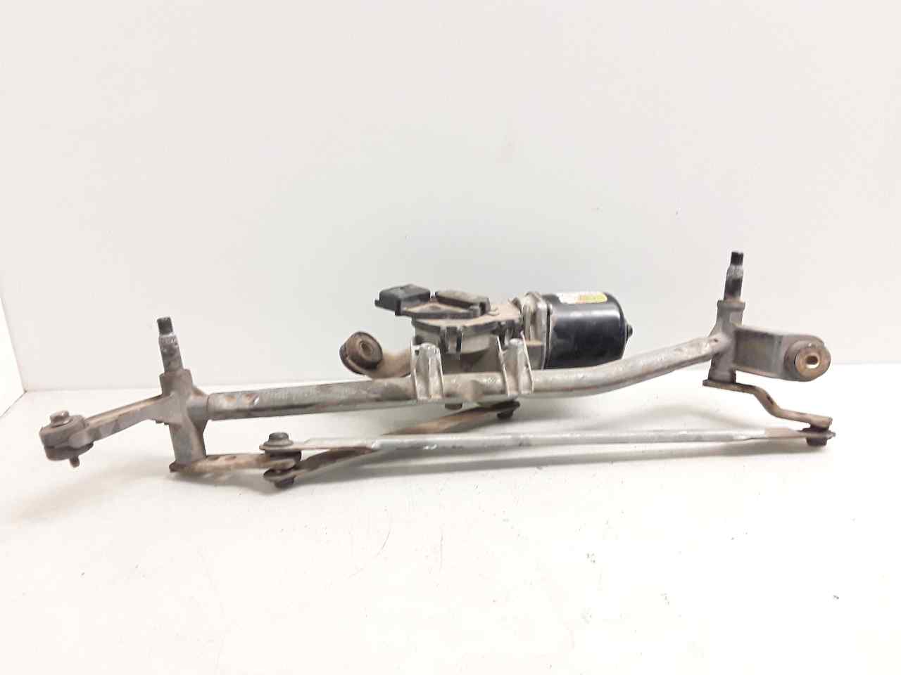 Motor limpia delantero