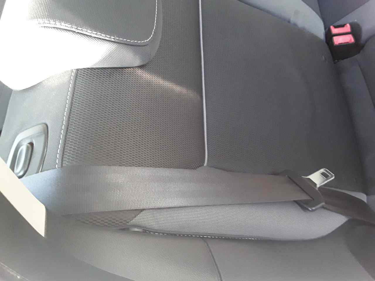 Cinturon seguridad trasero derecho