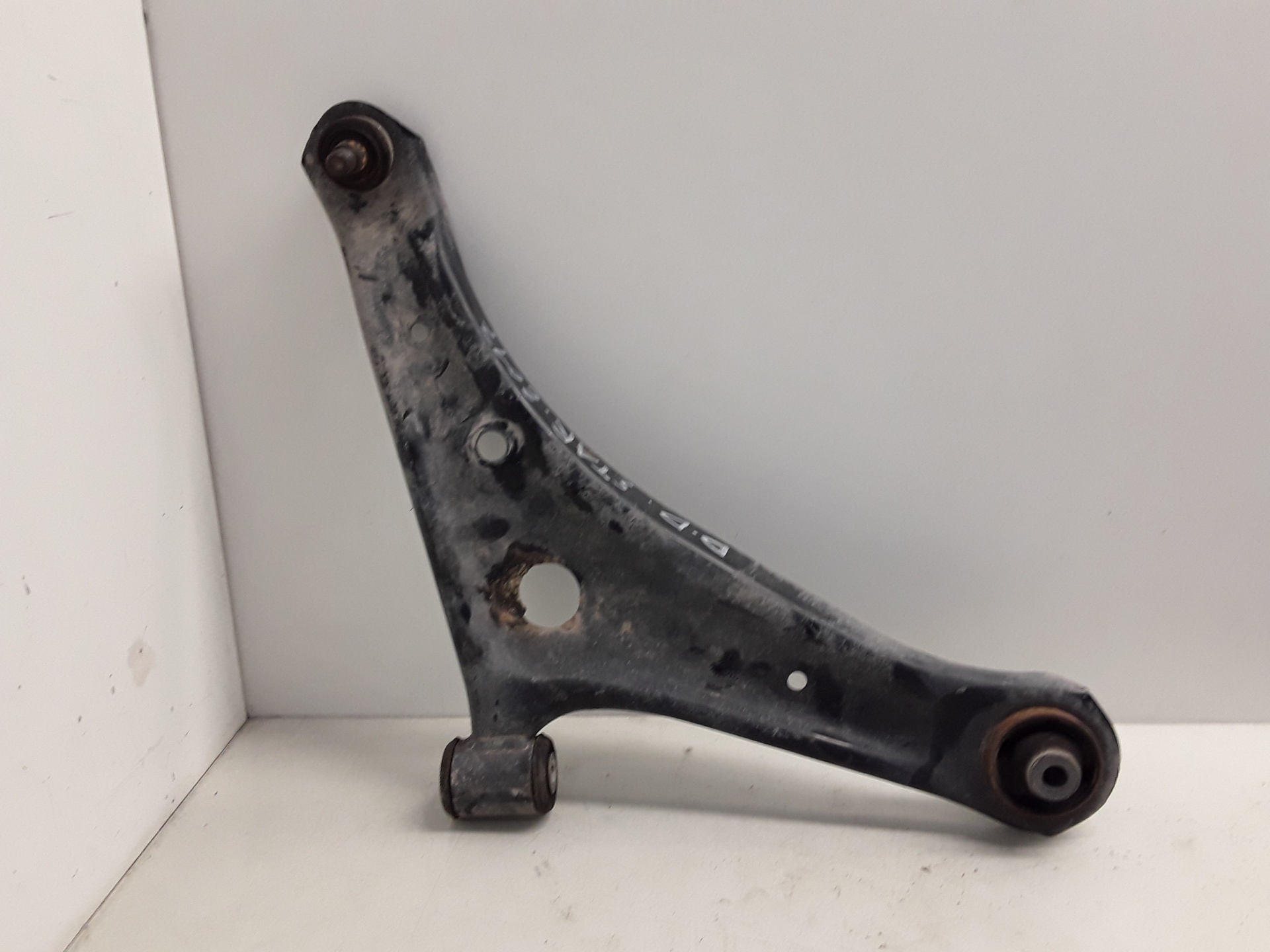 Brazo suspension delantero derecho