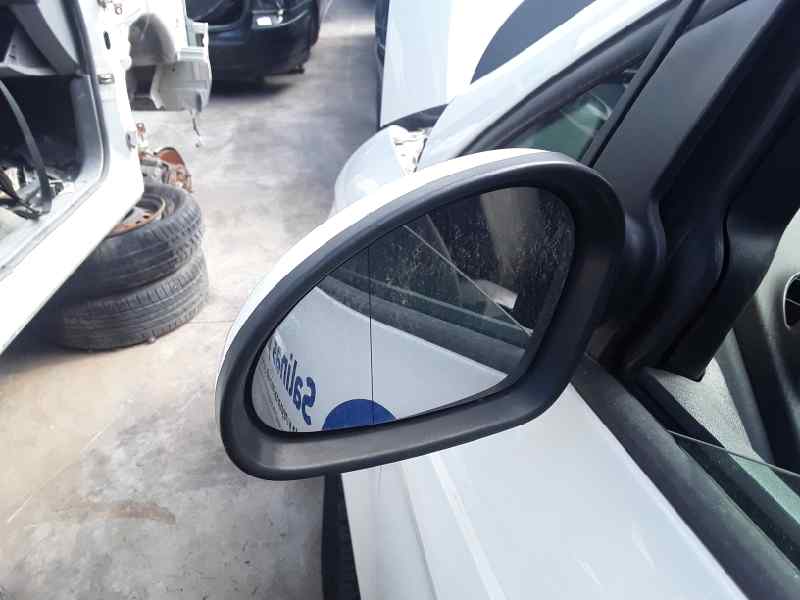Retrovisor izquierdo