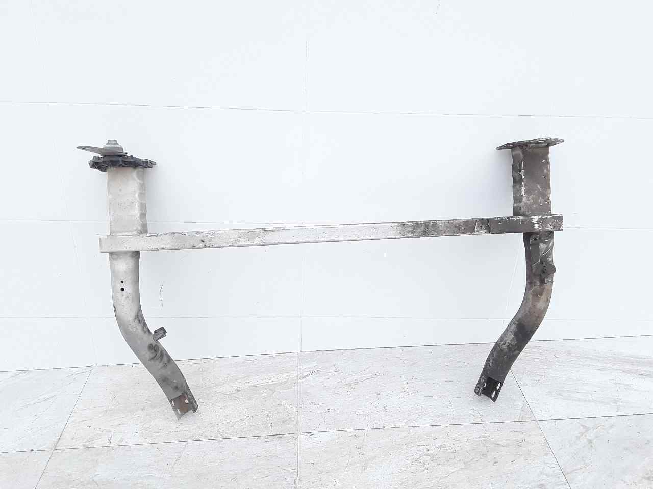 Eje delantero / cuna motor