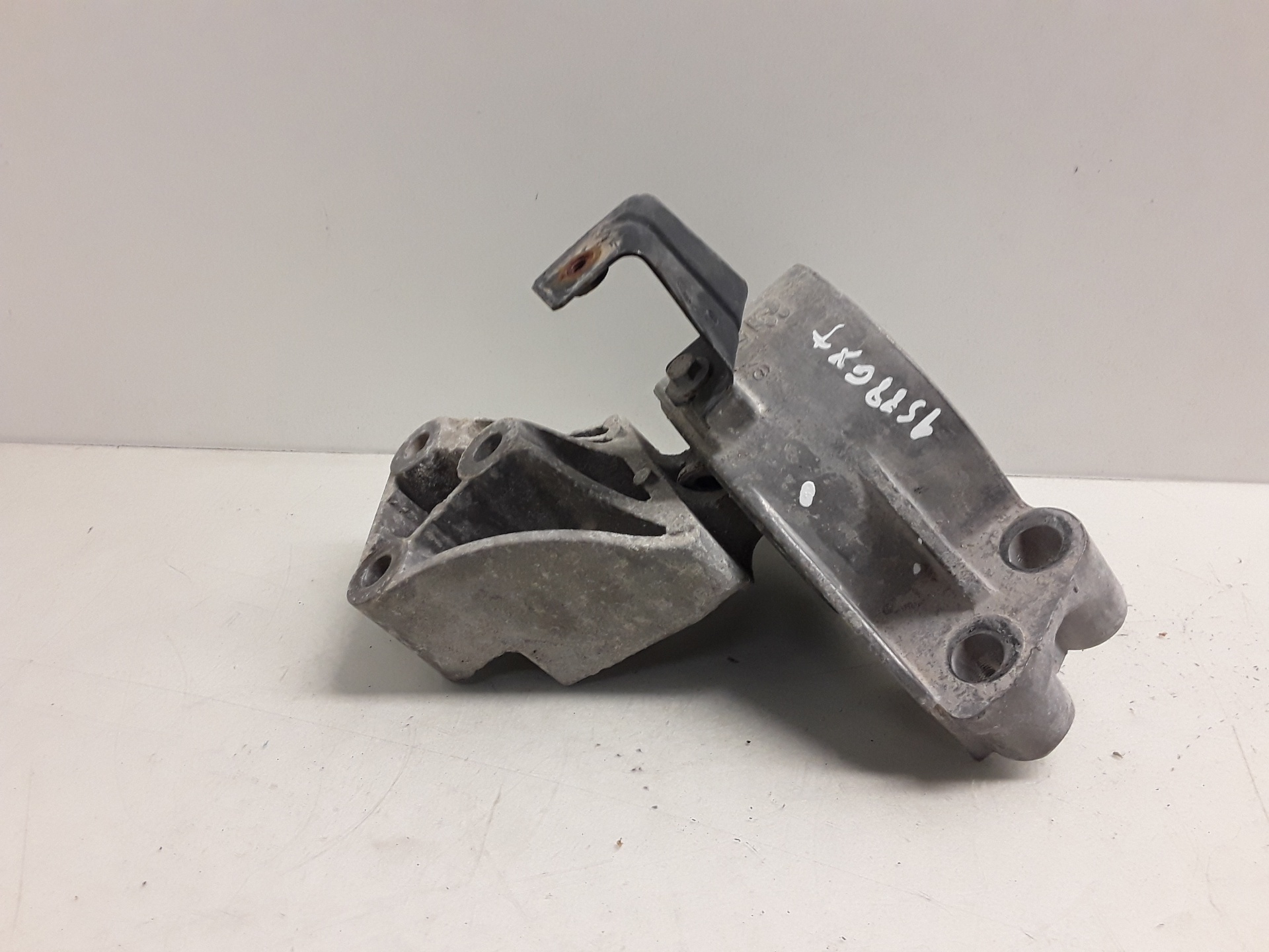 Soporte motor delantero