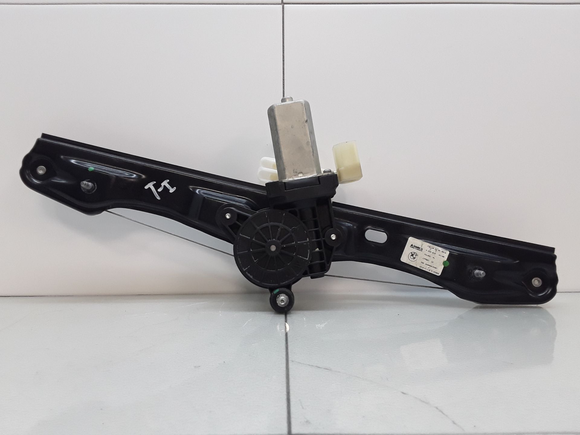 Rear left window regulator, photo 1 of 3