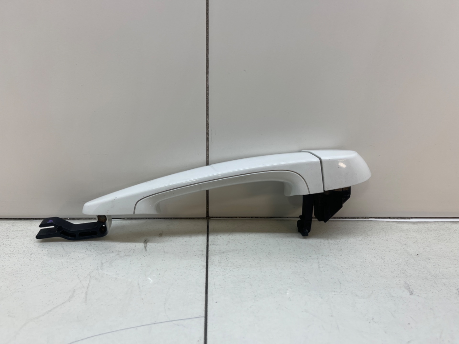 Rear right outer door handle, photo 1 of 3