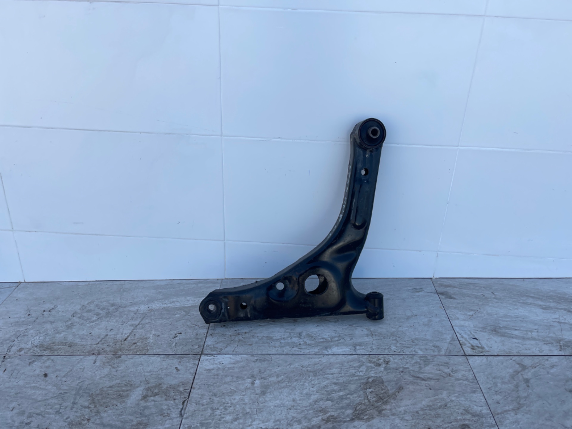 Brazo suspension delantero derecho