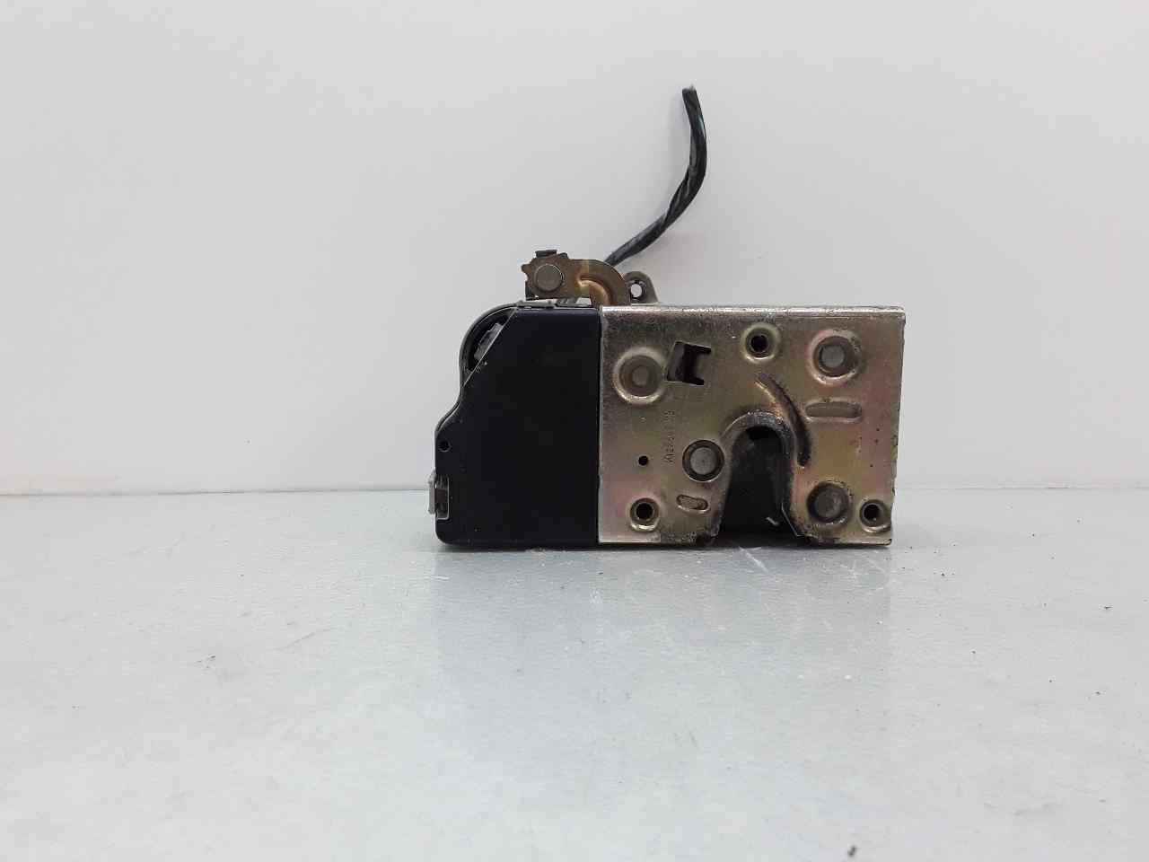 Cerradura puerta delantera derecha