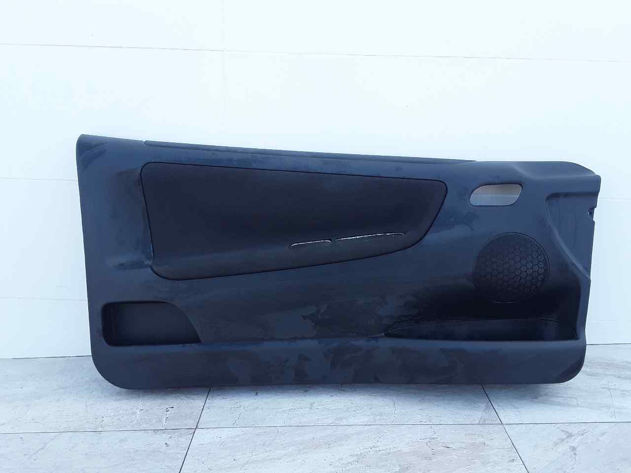 Guarnecido puerta delantera izquierda