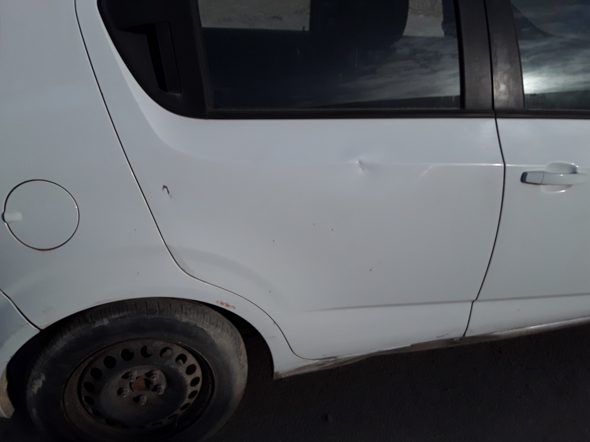 Rear right door, photo 1 of 4