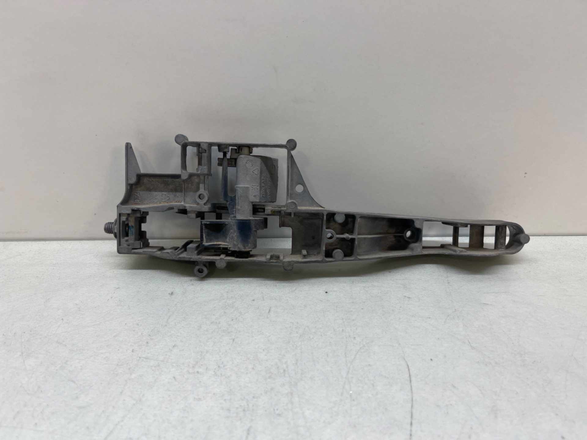 Soporte maneta exterior delantera izquierda