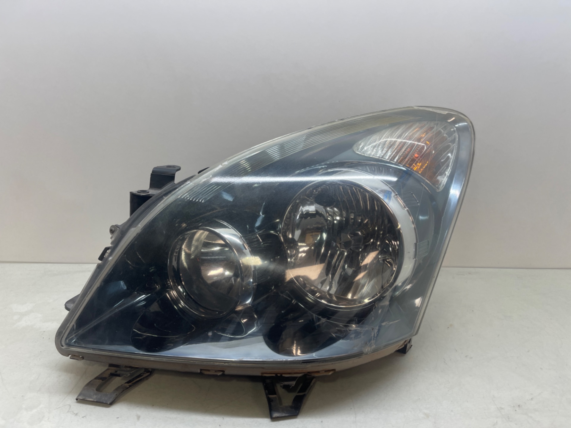 Left headlight, photo 1 of 6
