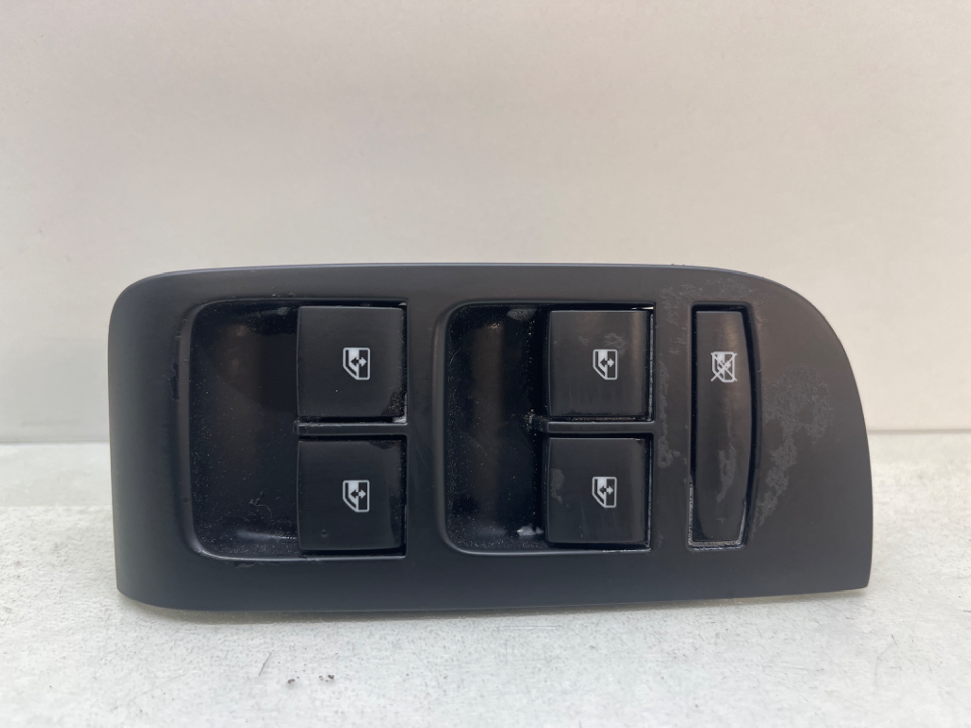Front left window switch, photo 1 of 3