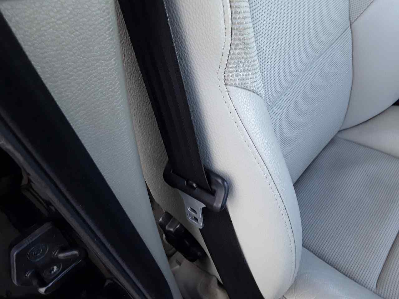 Cinturon seguridad delantero derecho