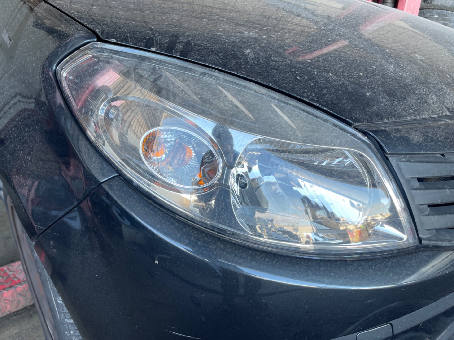 Right headlight, photo 1 of 1