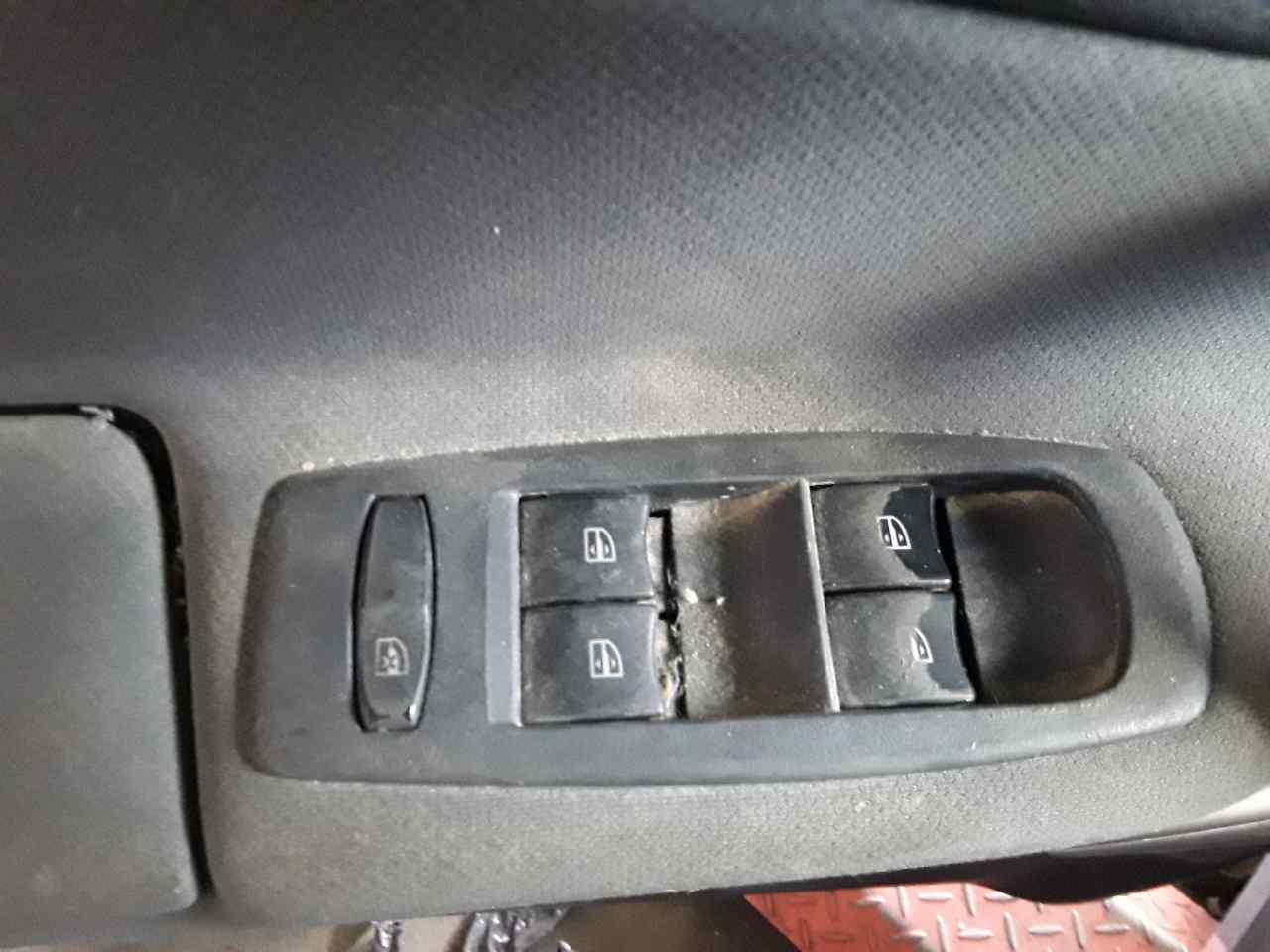 Mando elevalunas delantero izquierdo