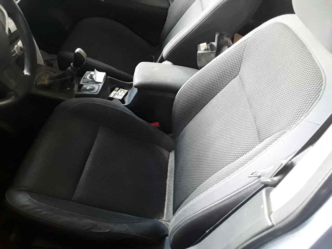 Asiento delantero izquierdo
