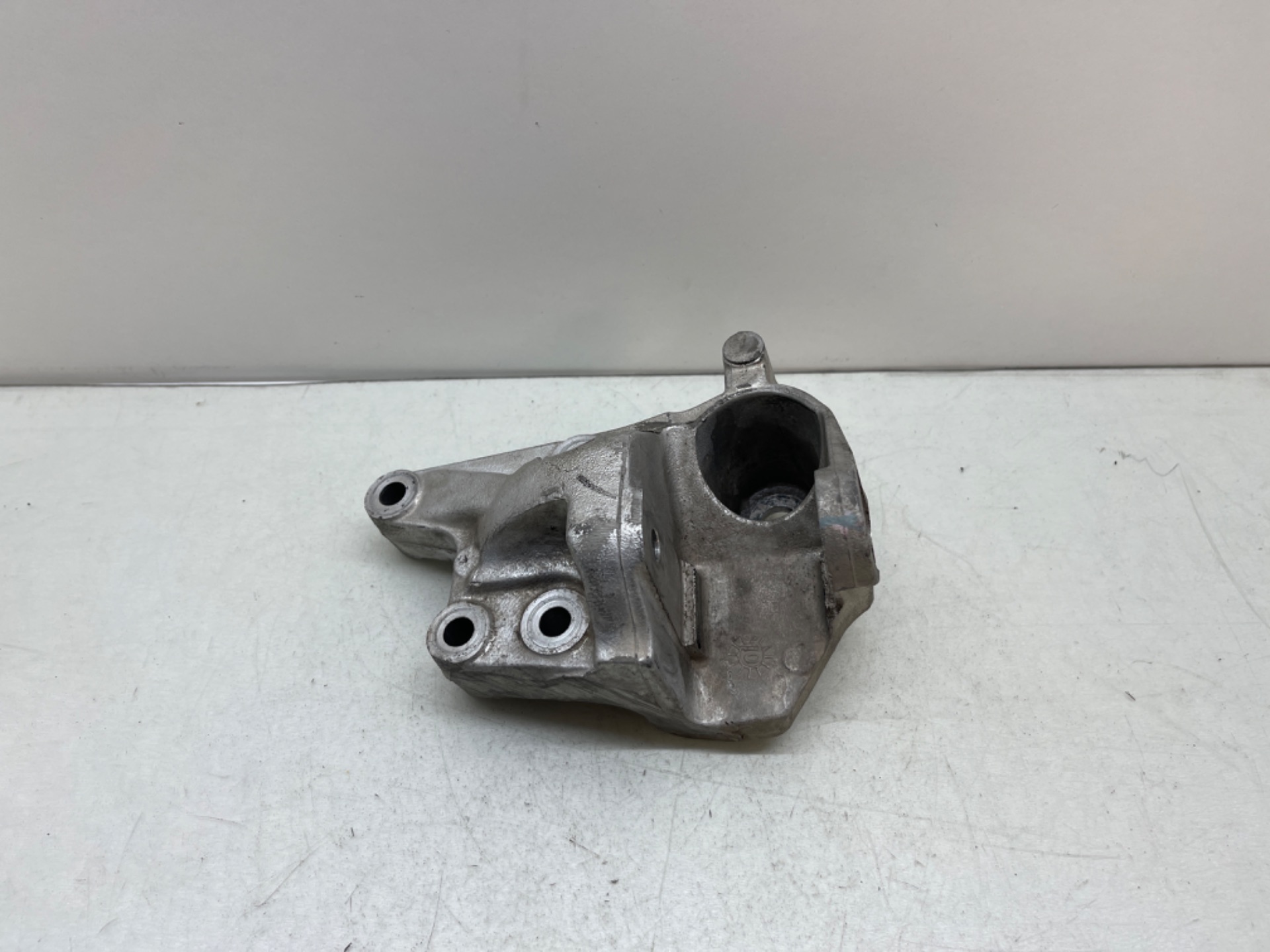 Soporte motor derecho
