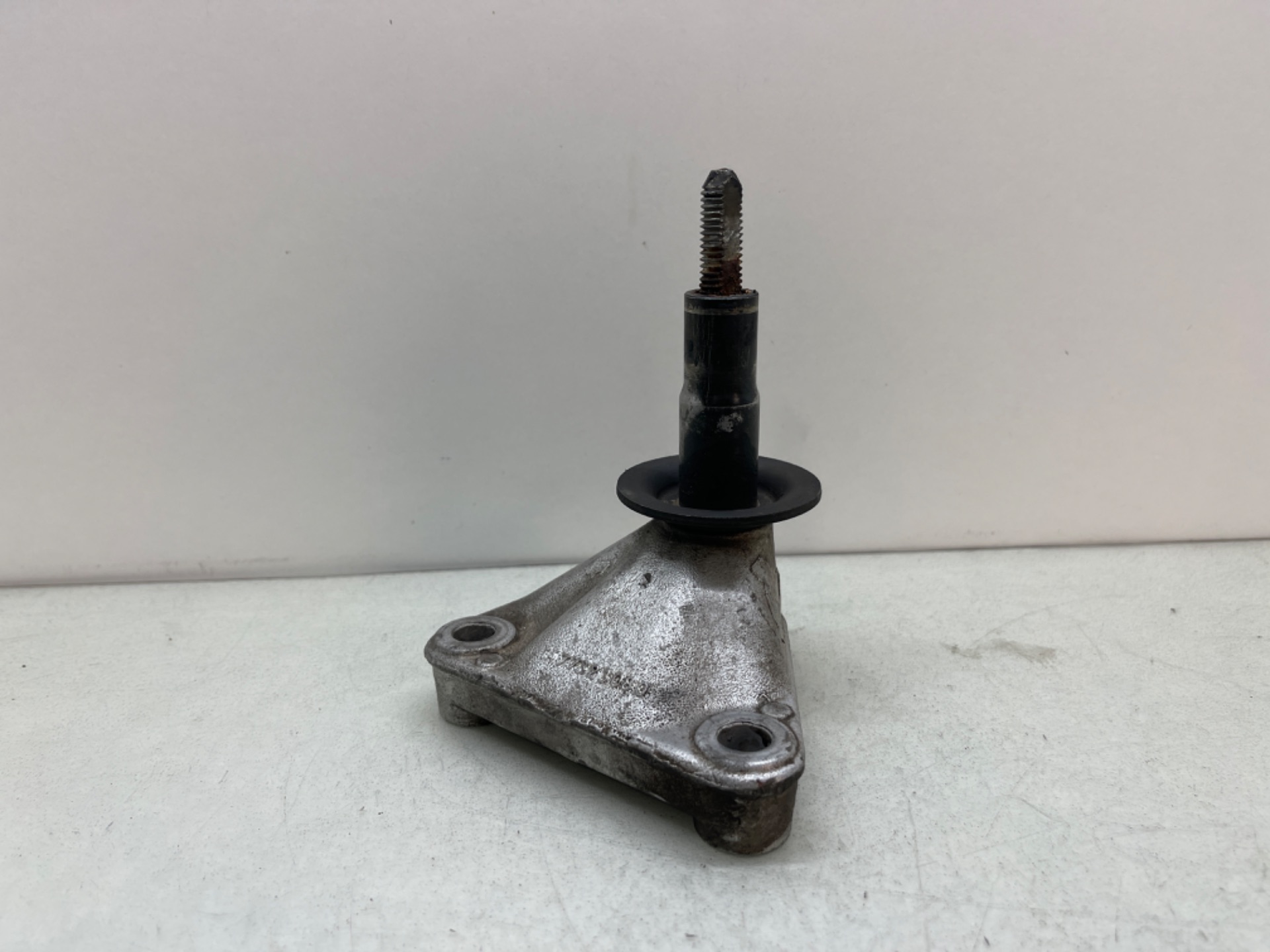 Soporte motor izquierdo