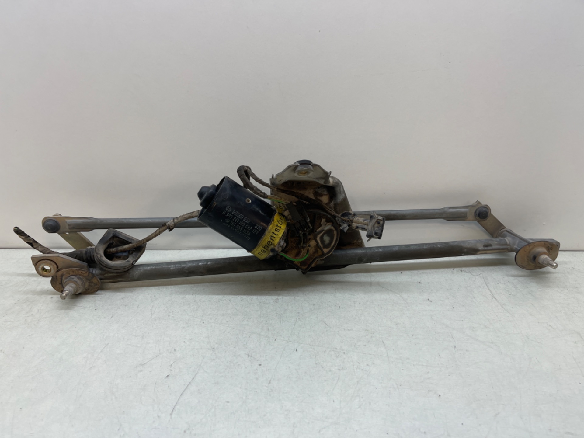 Motor limpia delantero