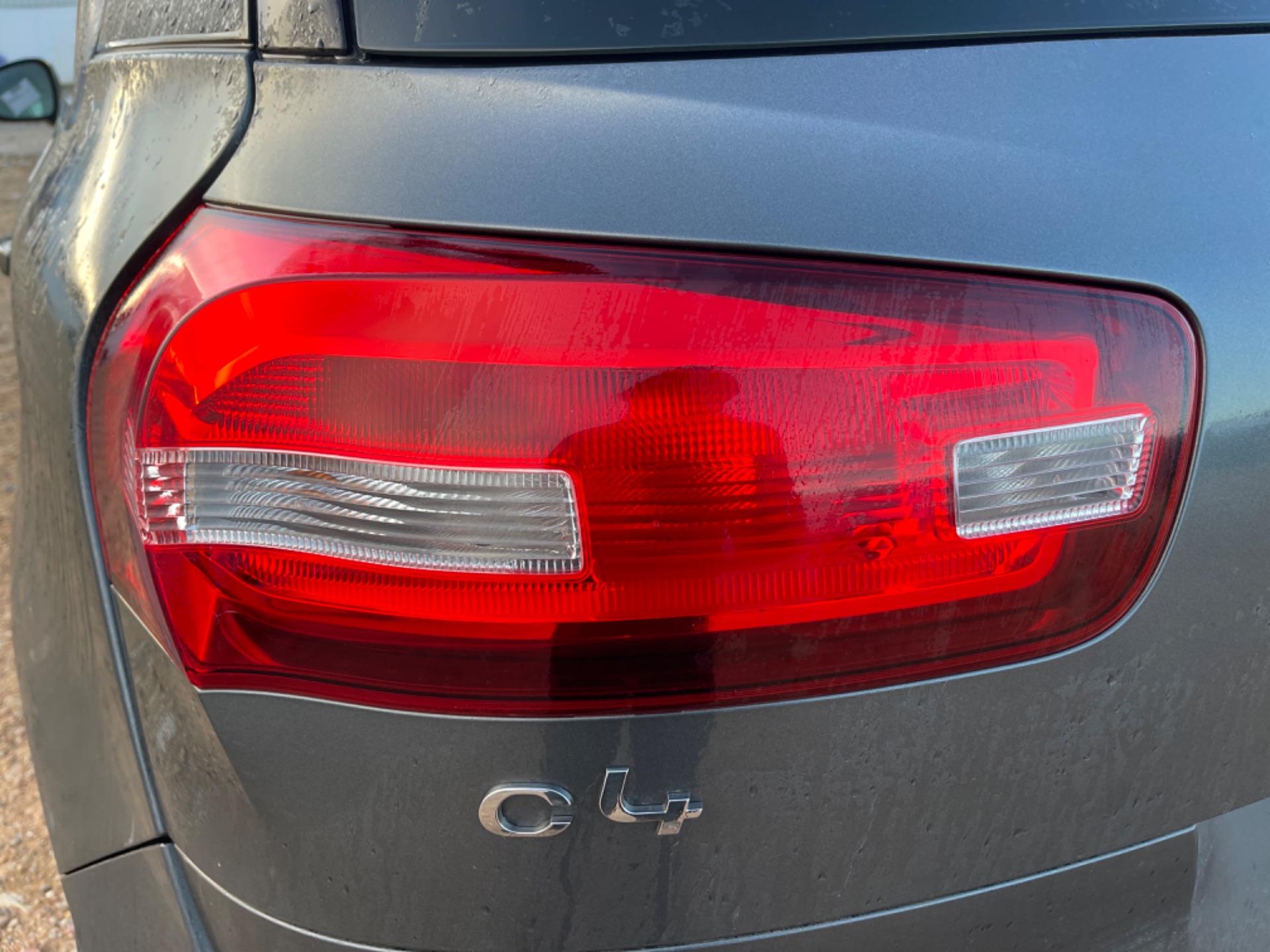 Left rear light, photo 1 of 1