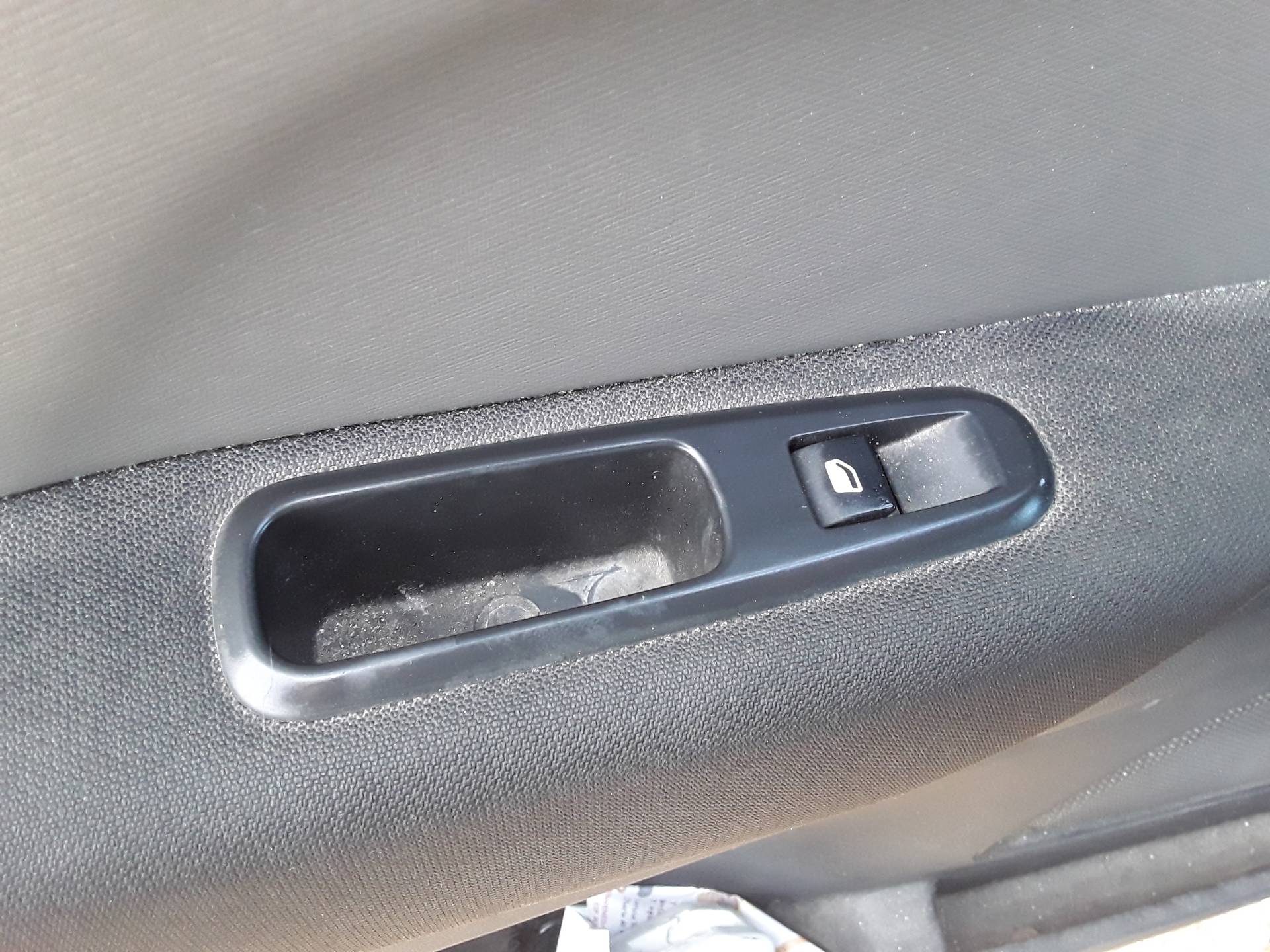 Rear left window switch, photo 1 of 1