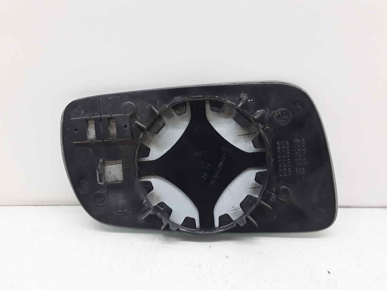 Cristal retrovisor izquierdo