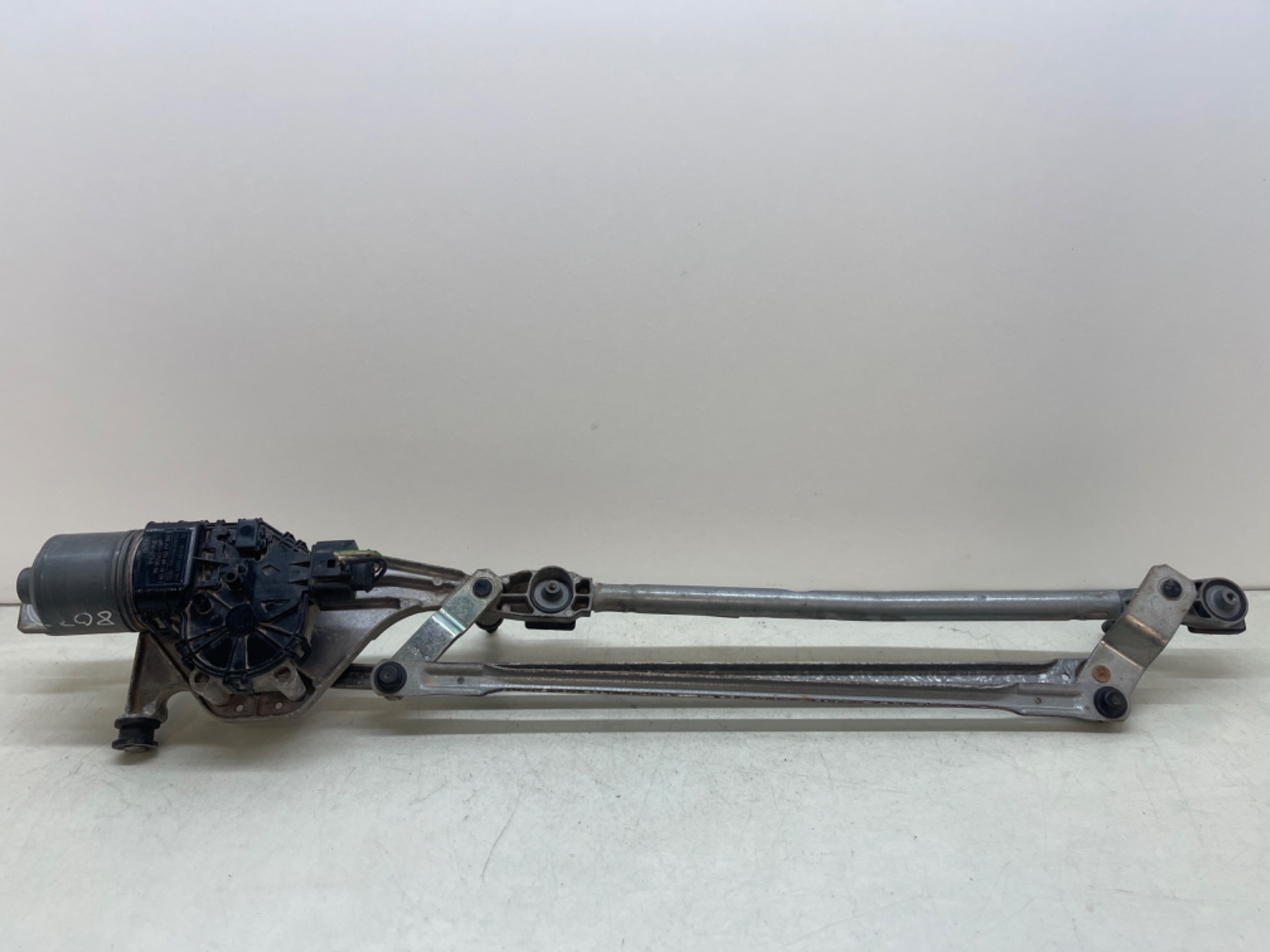 Motor limpia delantero