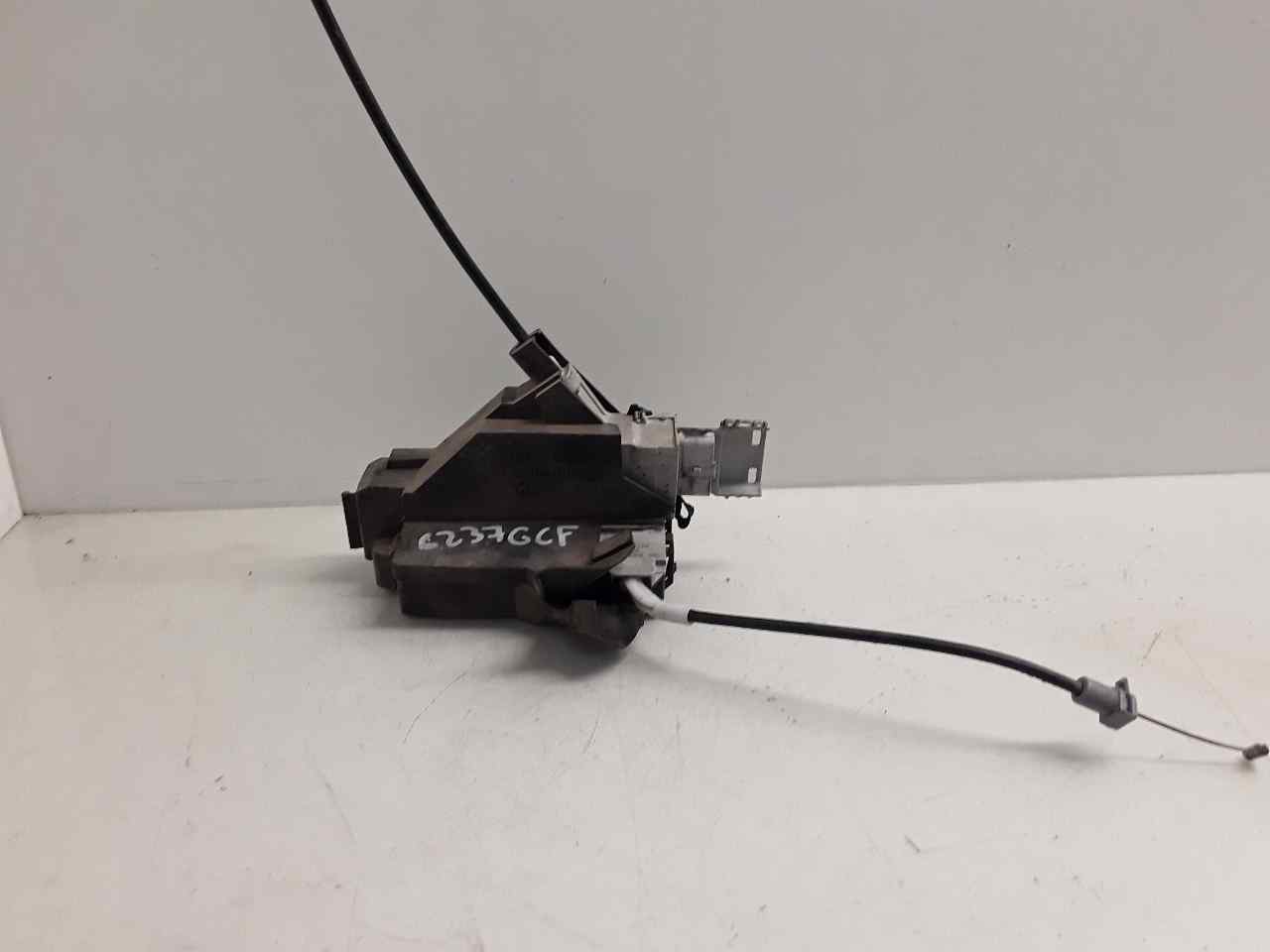 Cerradura puerta delantera derecha