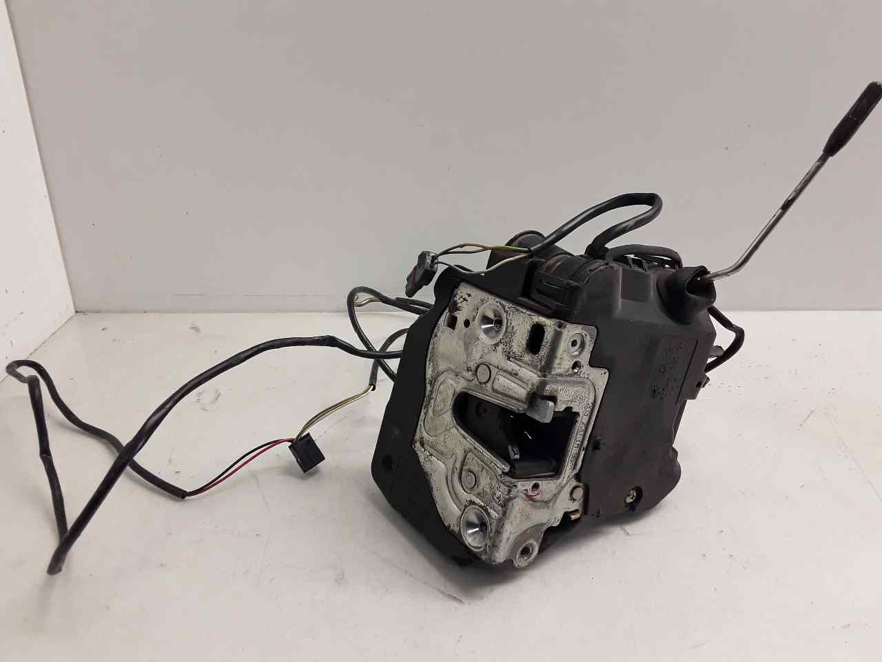 Cerradura puerta delantera izquierda