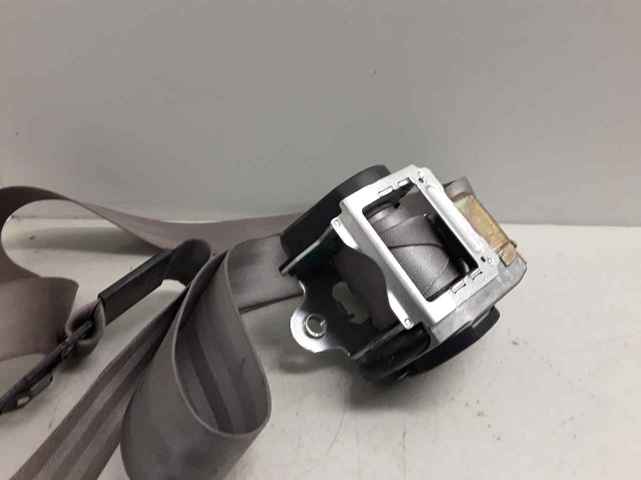 Cinturon seguridad delantero derecho