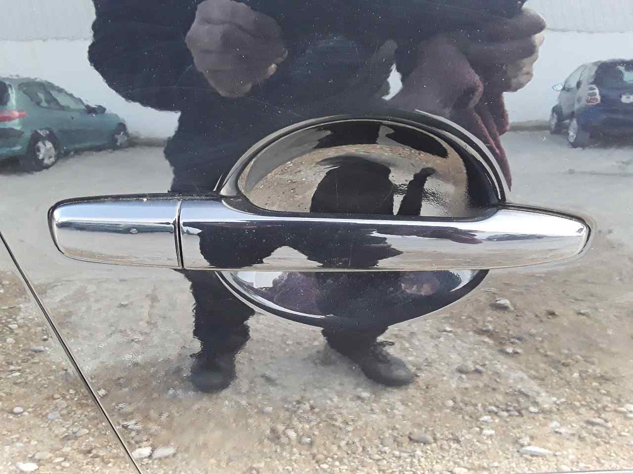 Front right outer door handle, photo 1 of 1