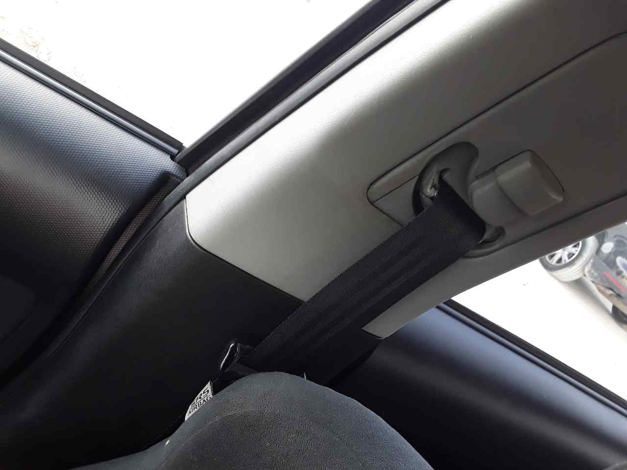 Cinturon seguridad delantero derecho